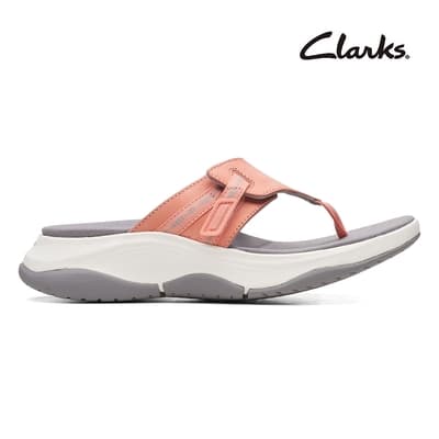 【Clarks】Wave2.0 Sea. 女款弧形大底設計休閒夾腳拖鞋 桃色(CLF65788S)