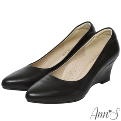 Ann’S通勤魅力-精品小羊皮楔型坡跟尖頭包鞋-黑